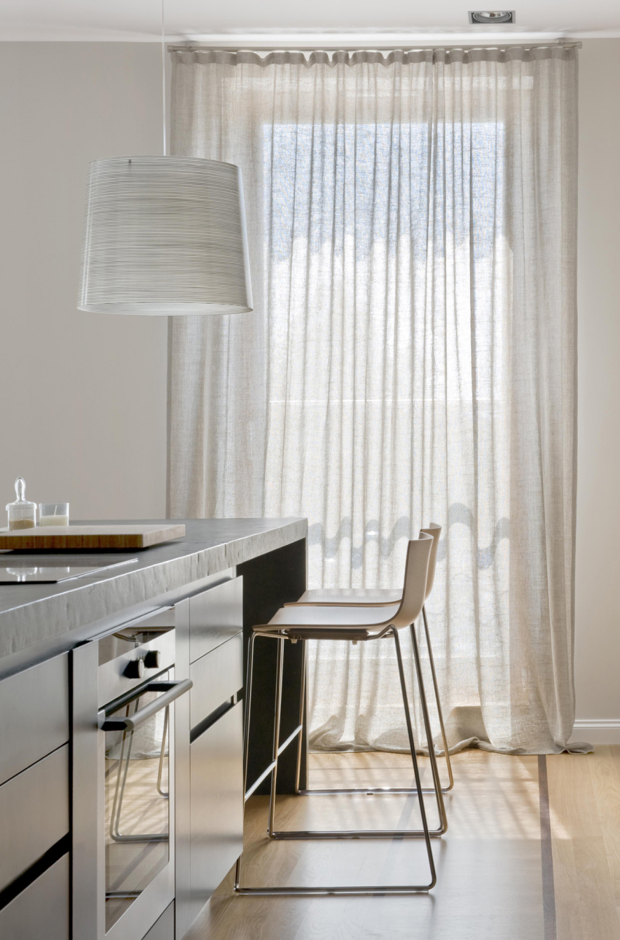 zasłony o prostym marszczeniu